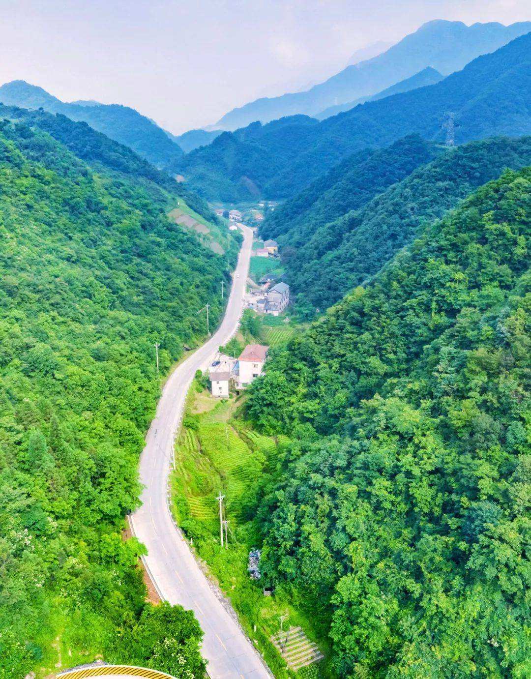  p data-id="gnx246qzk8">贺家坪镇,隶属于湖北省宜昌市长阳土家族