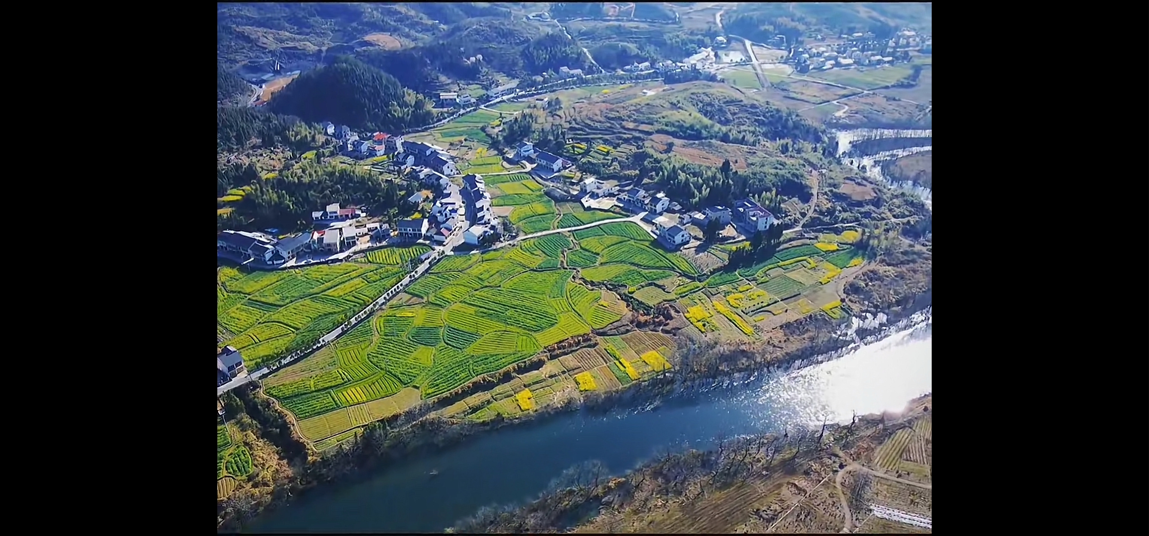  p>东津村隶属江西修水县马坳镇,属于修水中片区,东津水环抱.