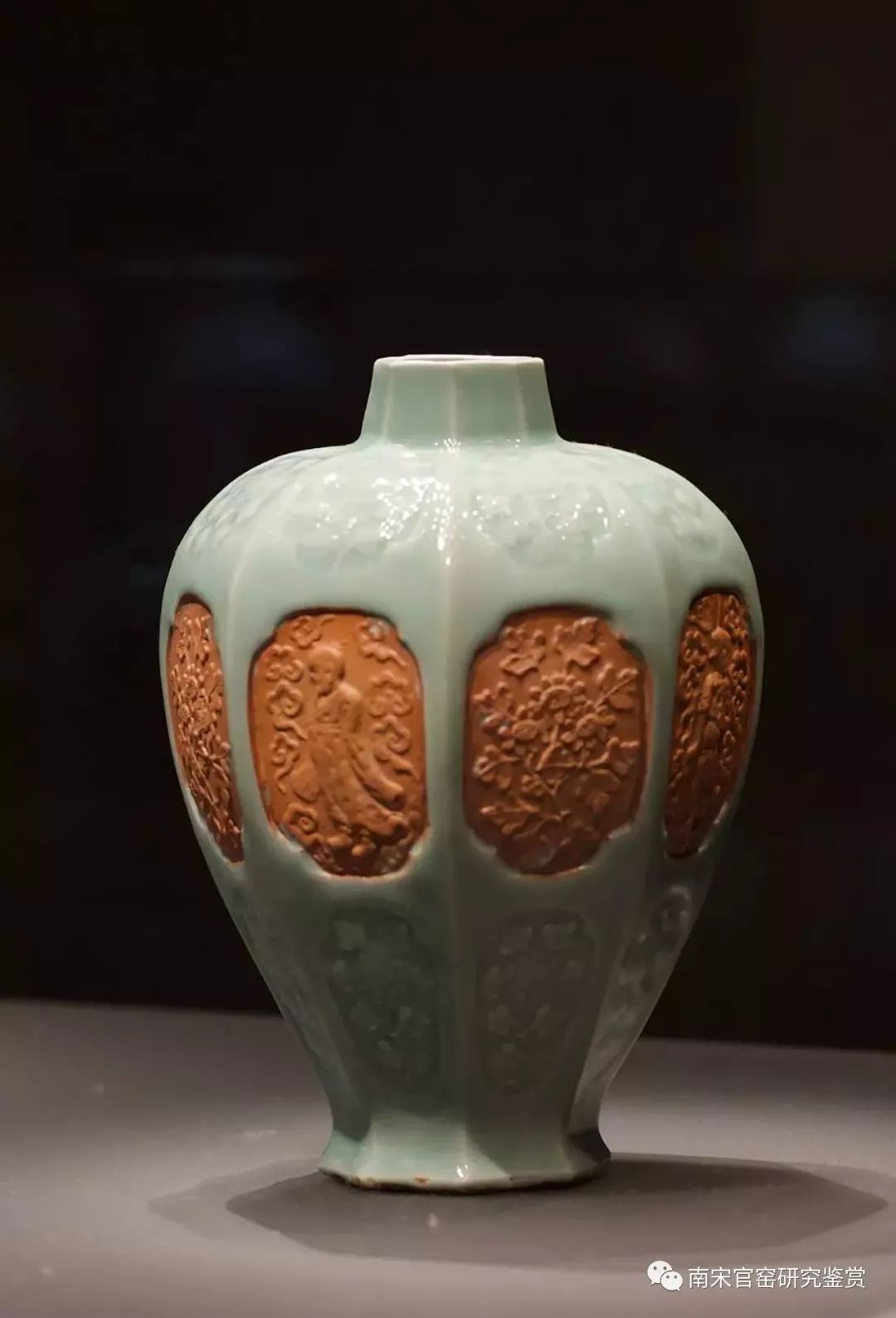 极品巅峰之作！宋末元初龙泉窑粉青釉梨式执壶鉴赏_百科TA说