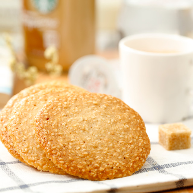  p data-id="gn82dfdslg">白芝麻脆饼是一款美食,主料有 白芝麻等.