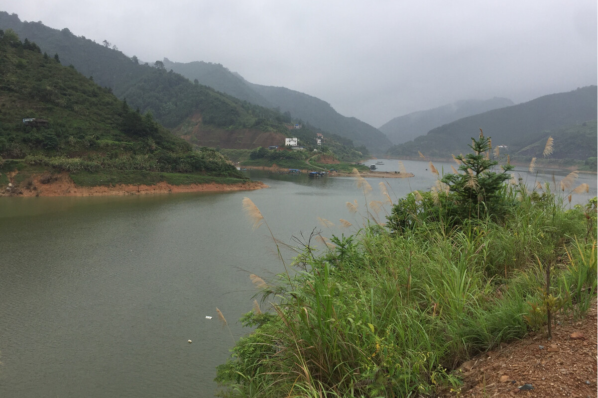  p>九泷十八滩位于广东省韶关市坪石镇至乐昌县城之间的武江河段.