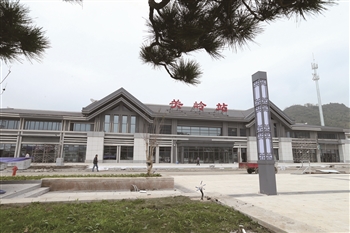 p>关岭站(guanling railway station)位于中国贵州省安顺市,是中国