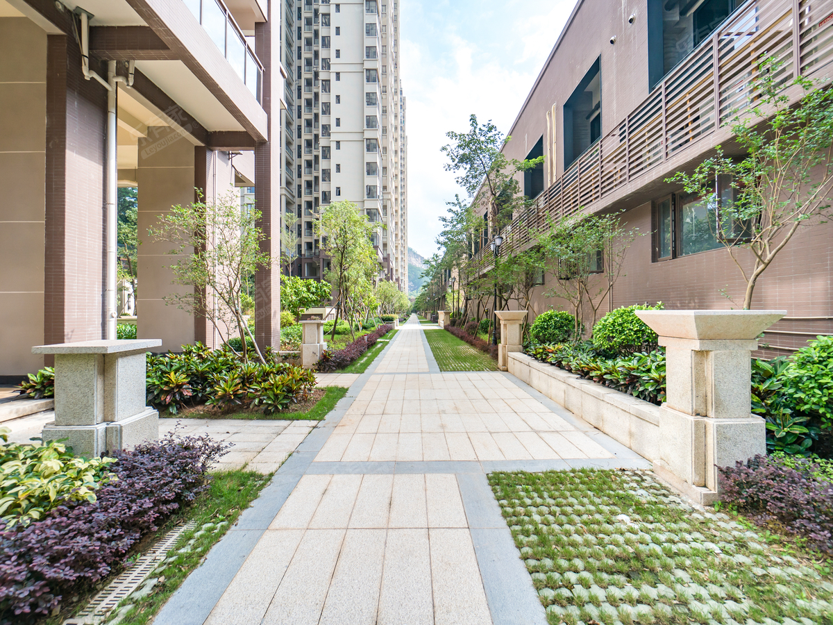  p>锦秀蓝山位于中山市南区竹秀园,由 a target="_blank" href="/item