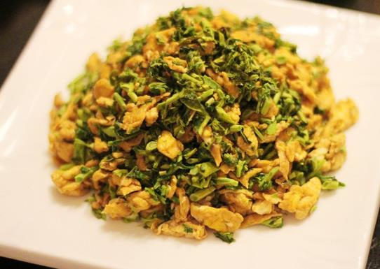  p>雪菜炒鸡蛋是一道以鸡蛋为原料的菜品. /p>