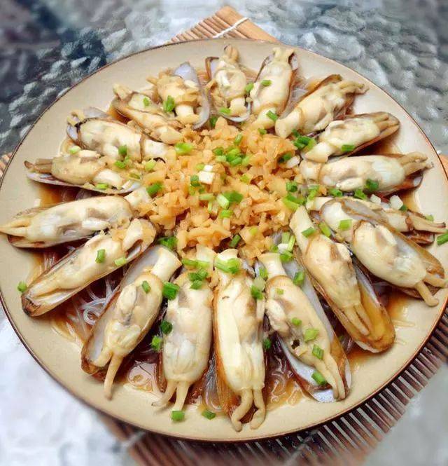  p>蒜蓉粉丝蛏子是一道由 a target="_blank" href="/item/粉丝/27840