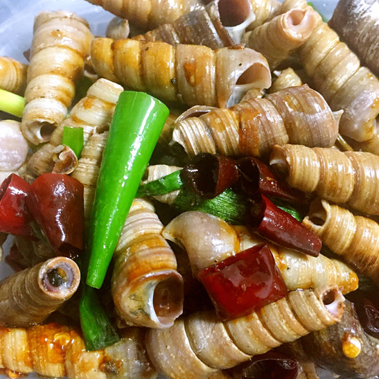 虽然填不饱肚子,鲜香麻辣脆嫩可口的钉螺肉绝对是下酒的好菜.