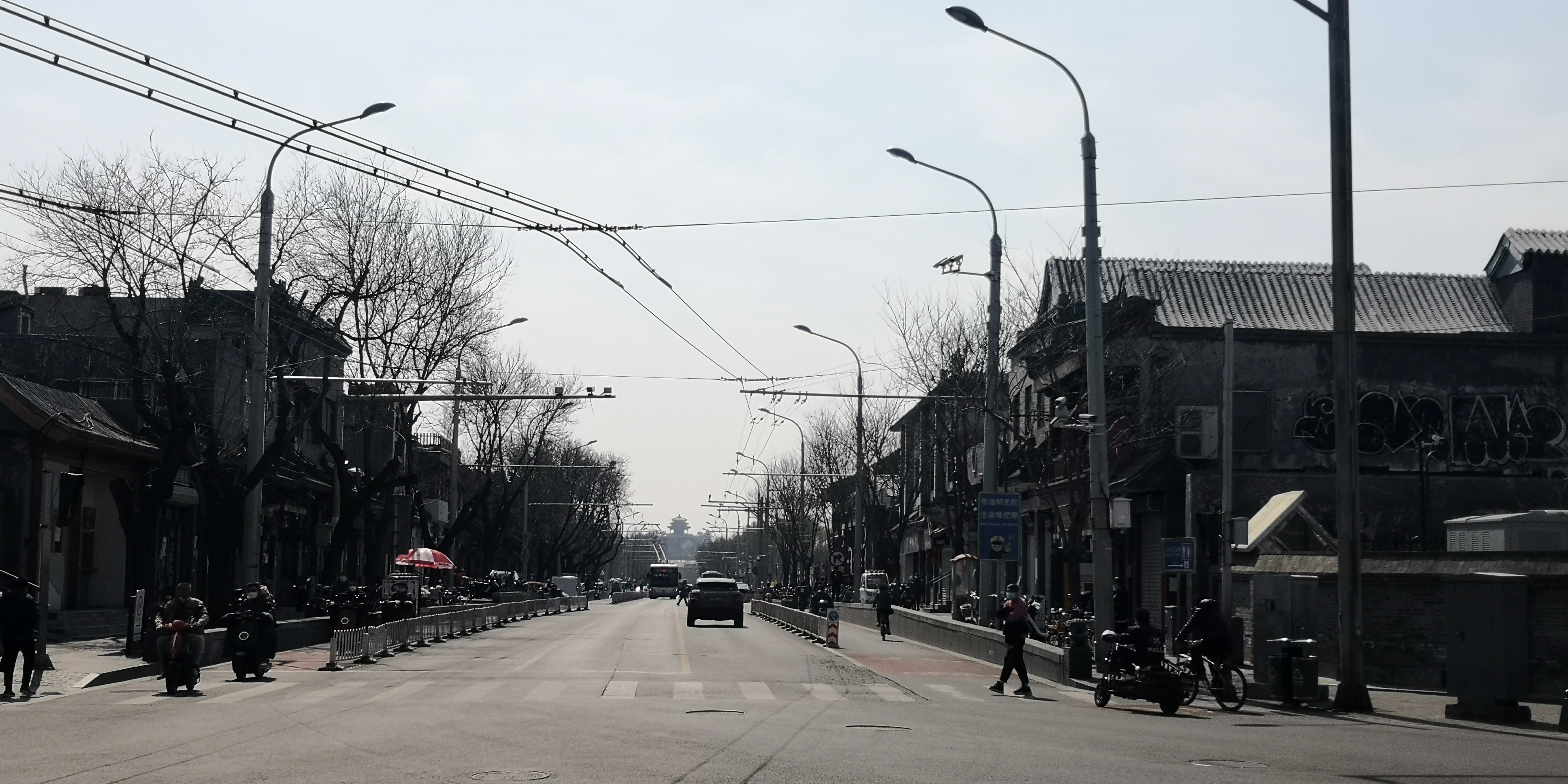  p>地安门外大街是位于中国 a target="_blank" href="/item/北京市">