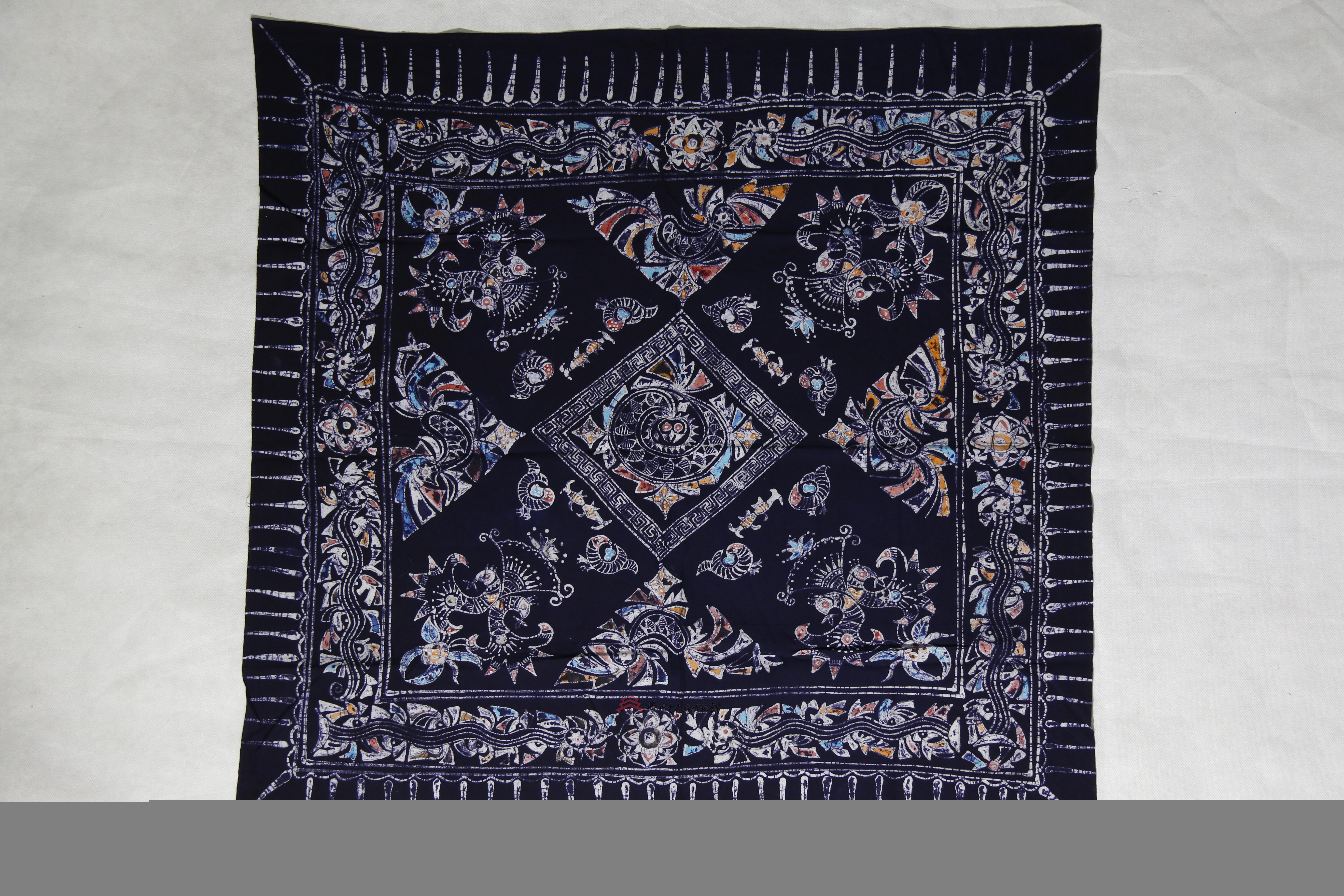 当代雷山苗族花鸟纹蜡染桌布