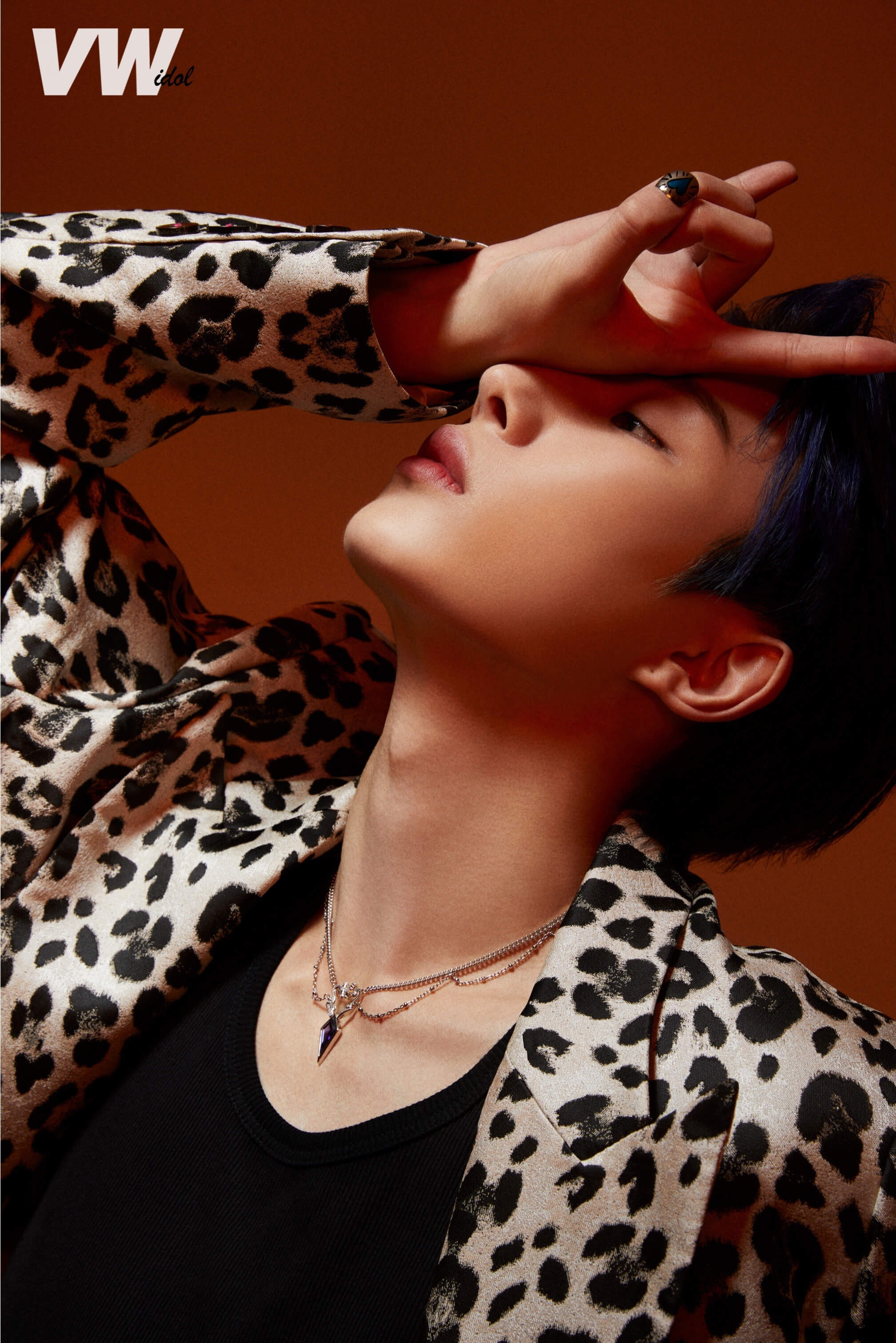 wang),本名王政熊,1998年7月30日出生于巴西圣保罗,祖籍四川成都,中国