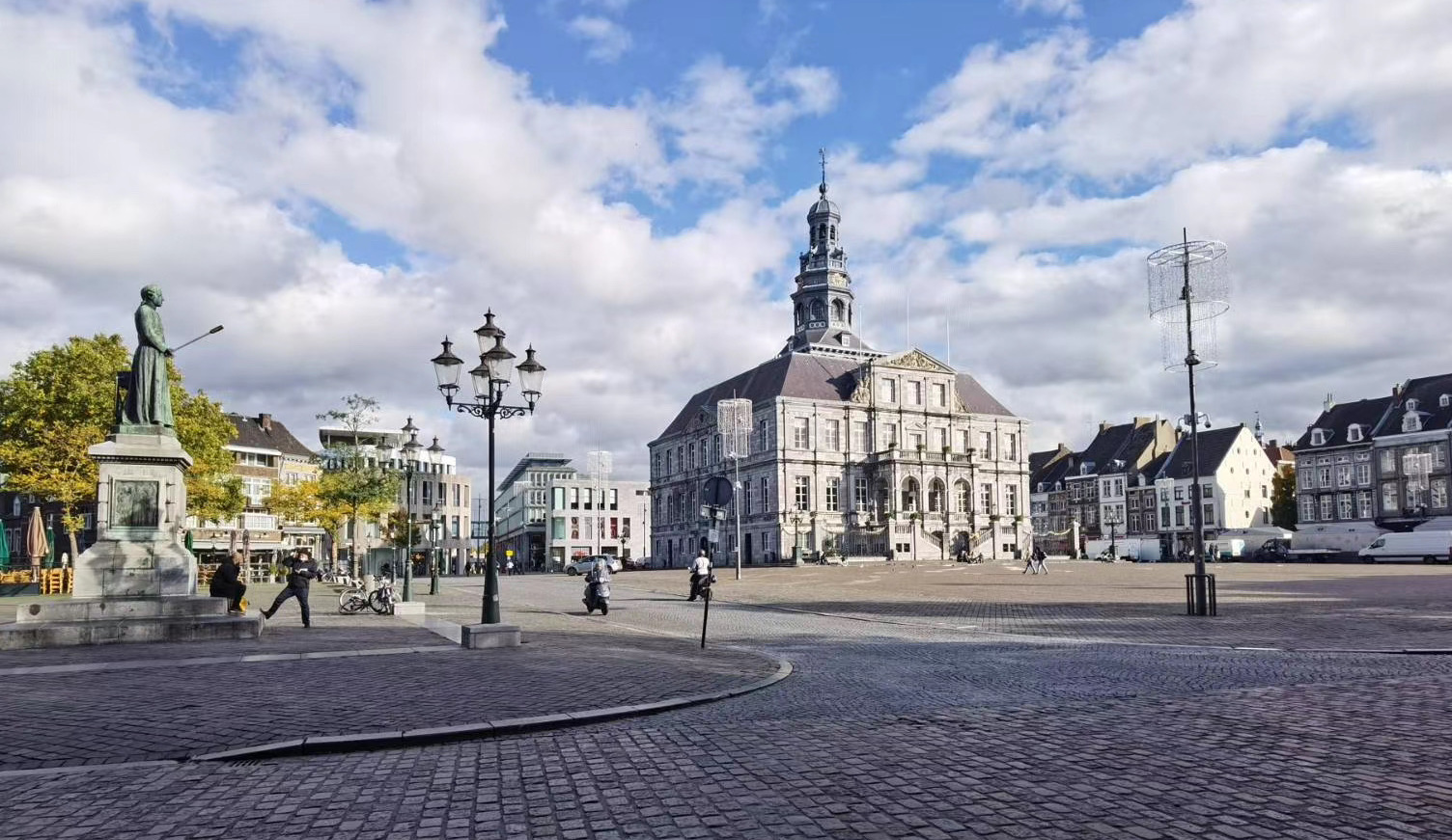  p>马斯特里赫特大学(英文:maastricht university;荷兰语