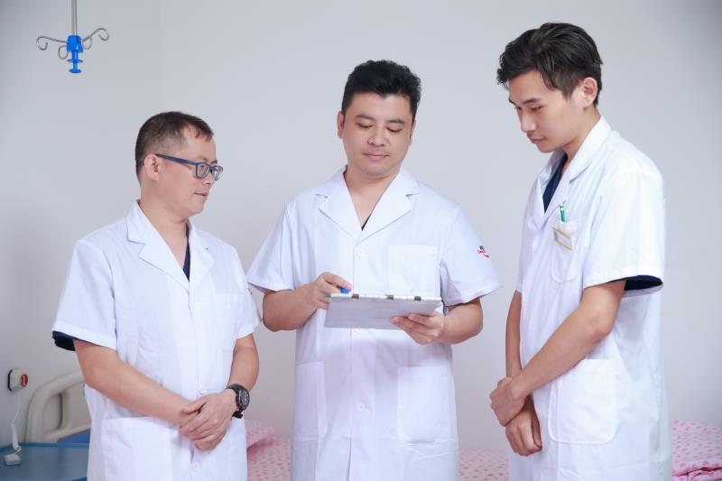 class="ref" data-ctrid="1ntceczn">夏磊,男,贵阳利美康医院医生