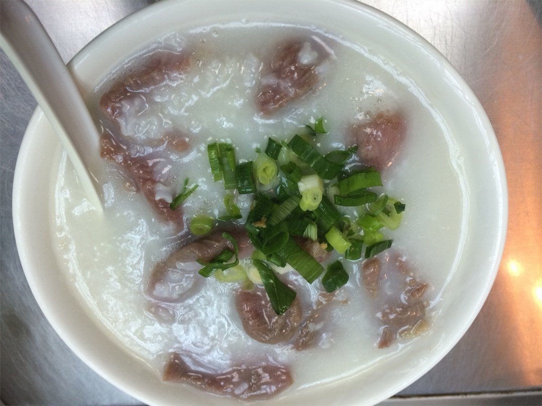久病及黄目眩的人食用;感染性疾病,肝病,肾病的人慎食;黄牛肉为发物