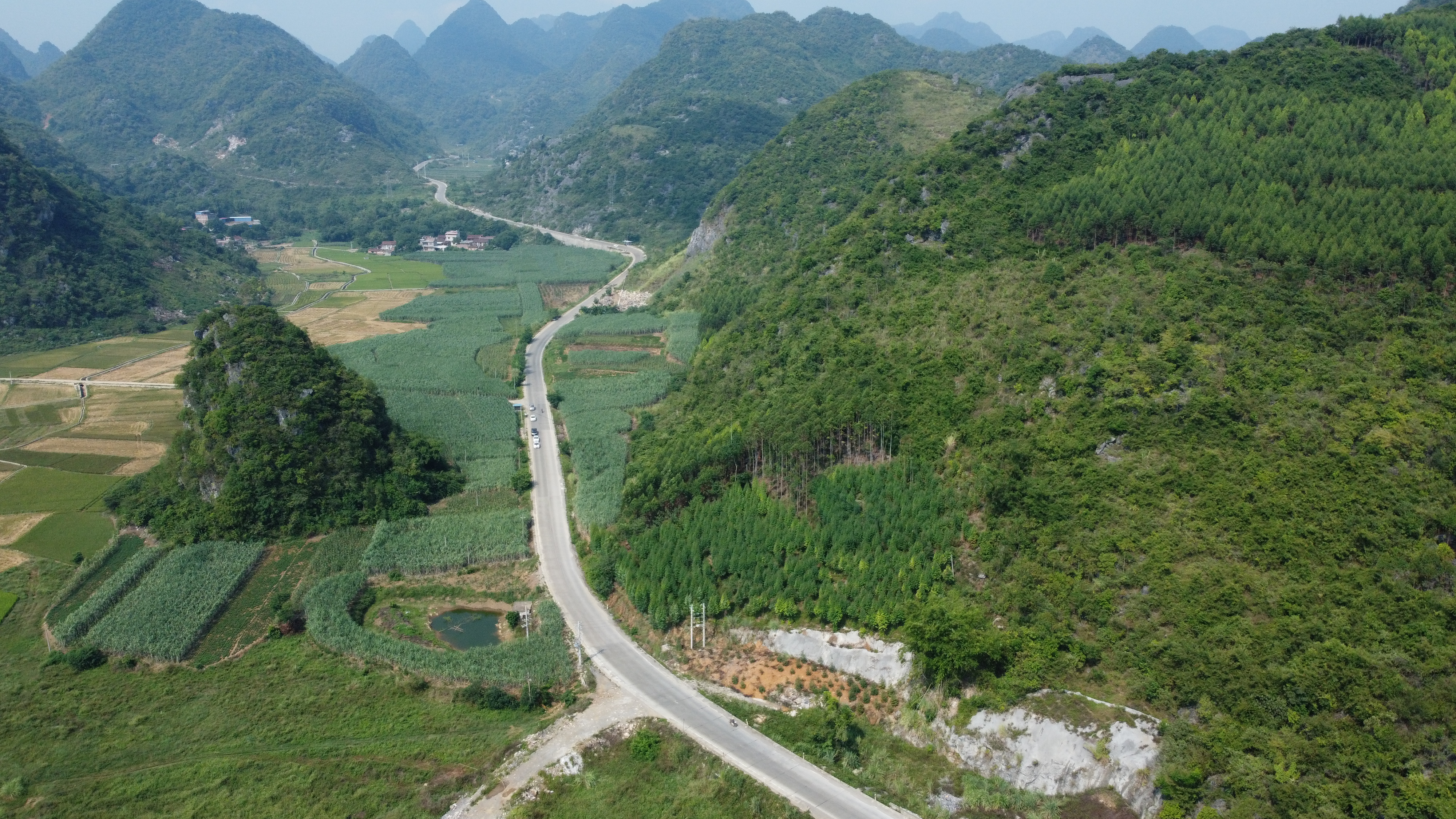  p>高镜村,位于广西壮族自治区来宾市兴宾区平阳镇,全村壮族为主,方言