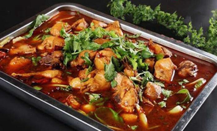  p>碳锅鸡,淮北菜,安徽淮北因煤炭资源丰富,延伸出碳锅鸡菜系. /p>