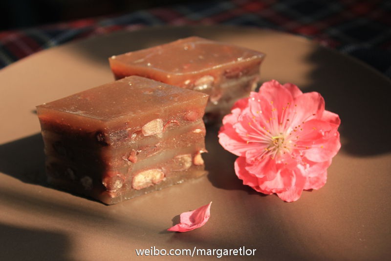  p>千层红豆糕是以红豆,马蹄粉为主料的甜品. /p>