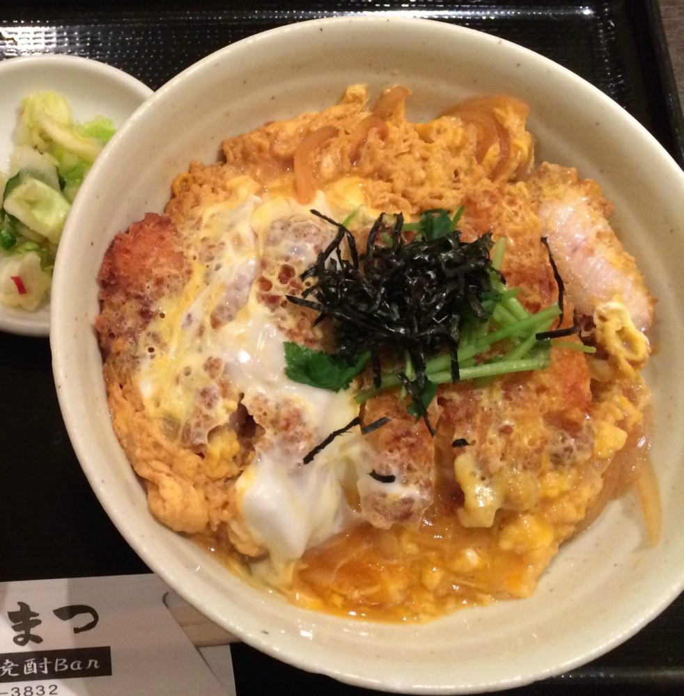  p>日本料理中,猪排盖饭是准备和制作最简便的料理,只要运用家中现成