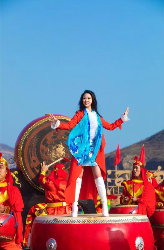  p>刘聪,1993年出生于山西省临汾市侯马市,女歌手.