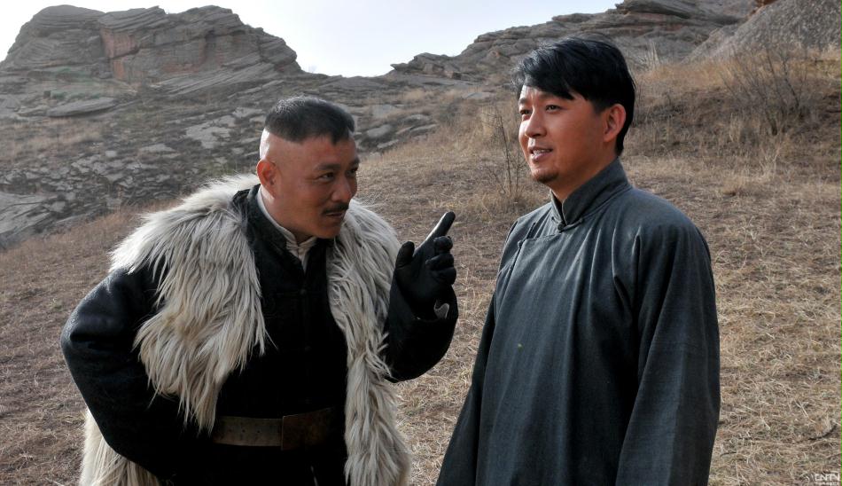  p>《盘龙卧虎高山顶》是由中国电视剧制作中心,陕西省委宣传部,延安