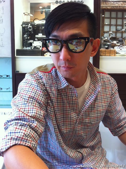 李灿森 /a>的表演不着痕迹,浑然天成,能适应各种角色,是香港年轻一代