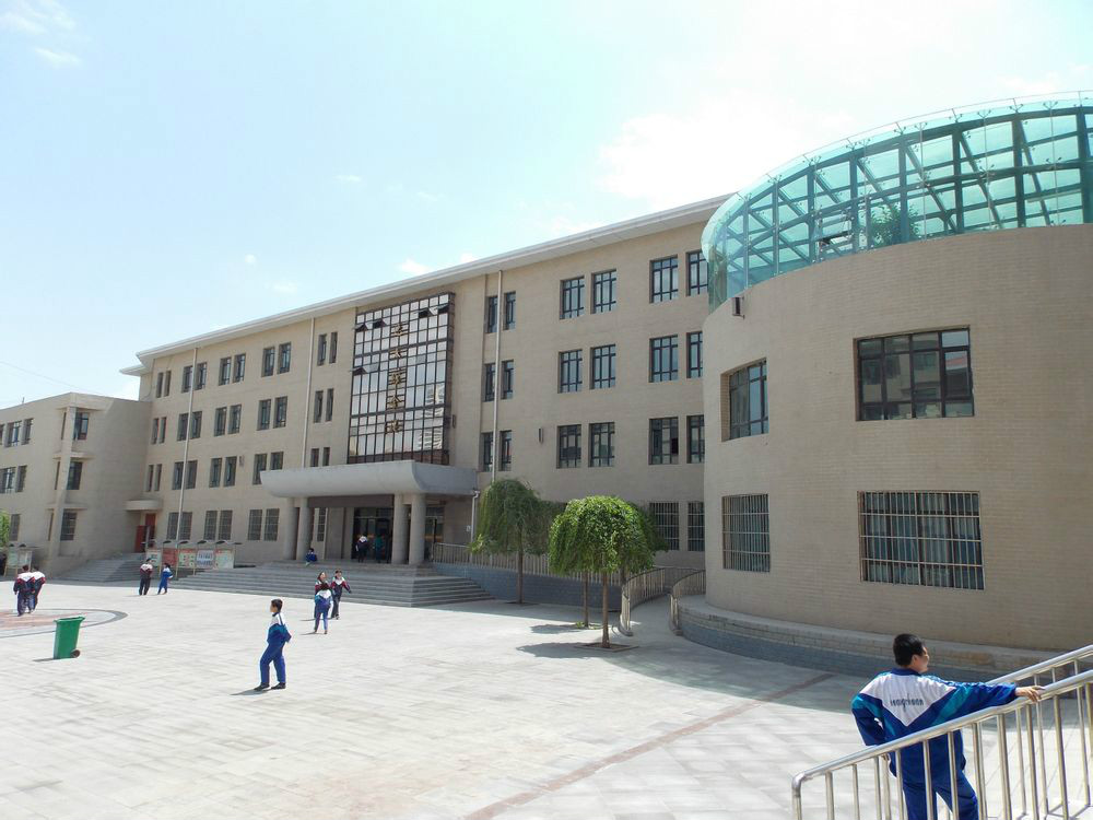  p>西宁市第二中学,创建于1938年10月,原名"管理中英庚款董事会湟川