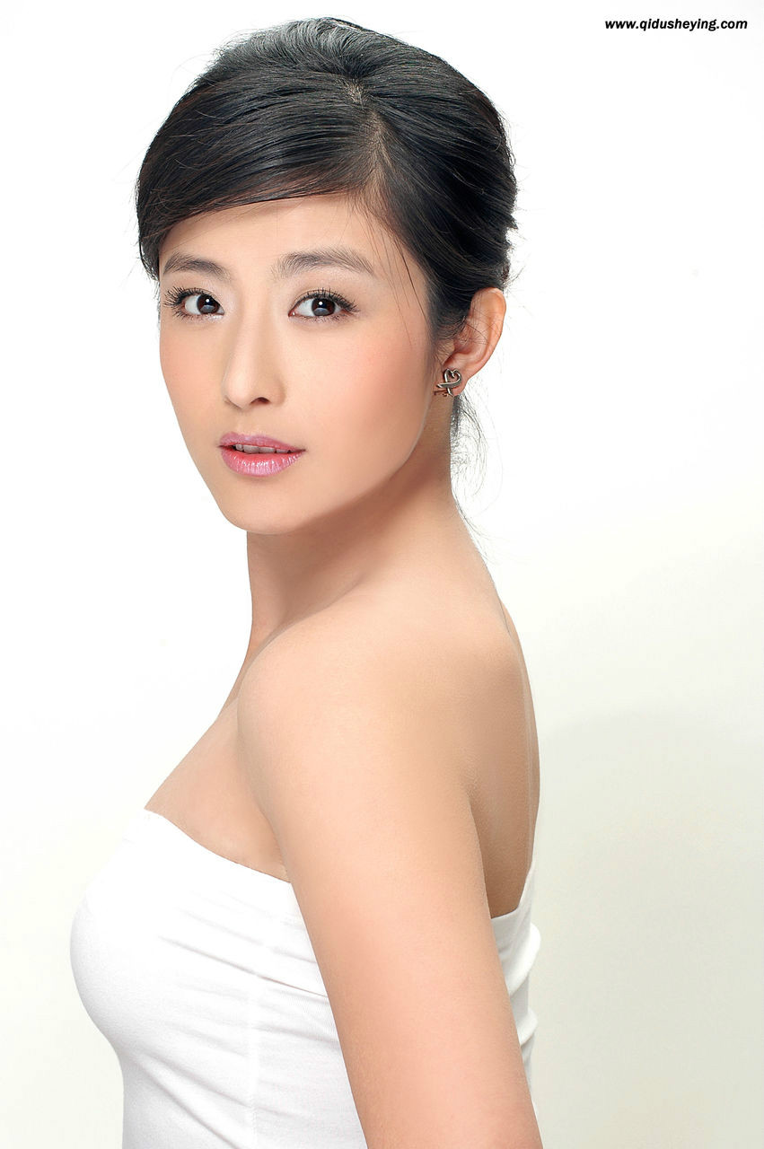  p>徐百慧 i>(曾用名:徐百卉) /i>,1983年8月3日出生于吉林省长春市