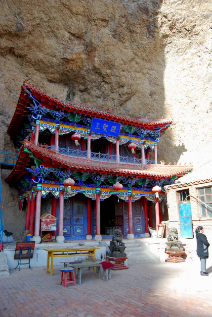  p>在泊岗集镇南面一公里处,古时有座皇家寺庙名为红云寺,俗称代唐寺