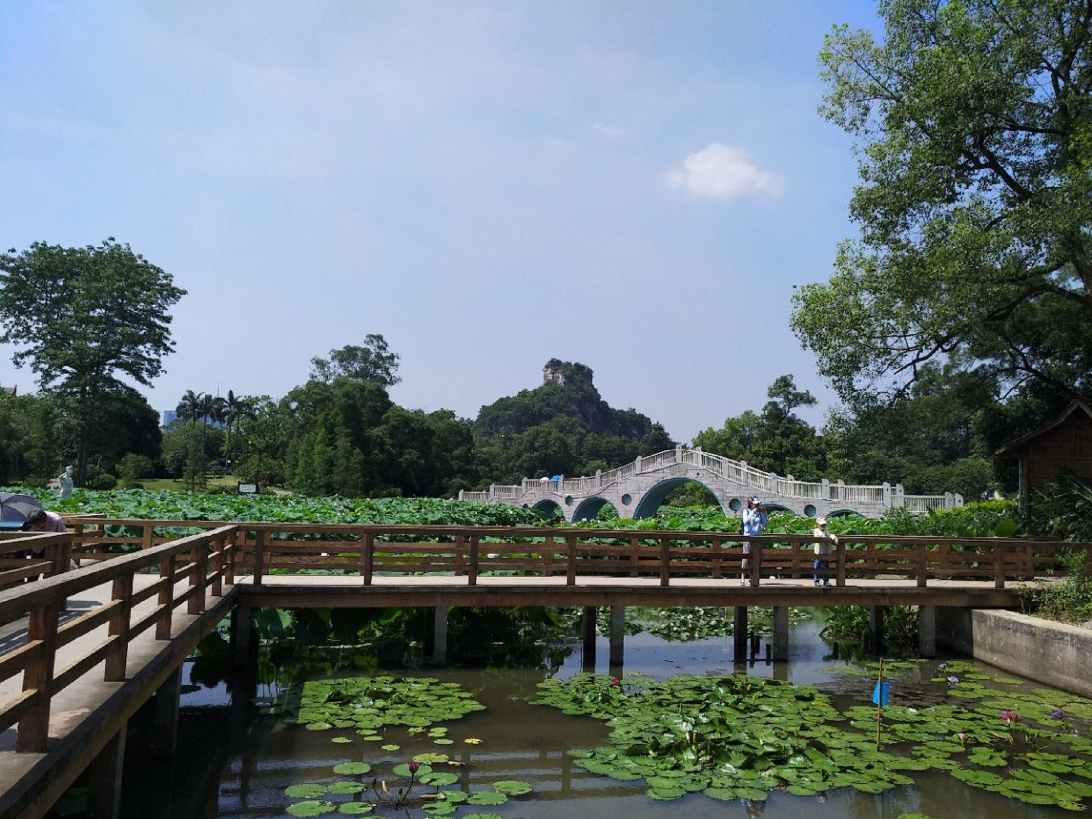 href="/item/柳州">柳州 /a>市柳北工业区,是一座山水园林游乐公园