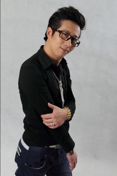 《得意洋洋》是歌手<a target="