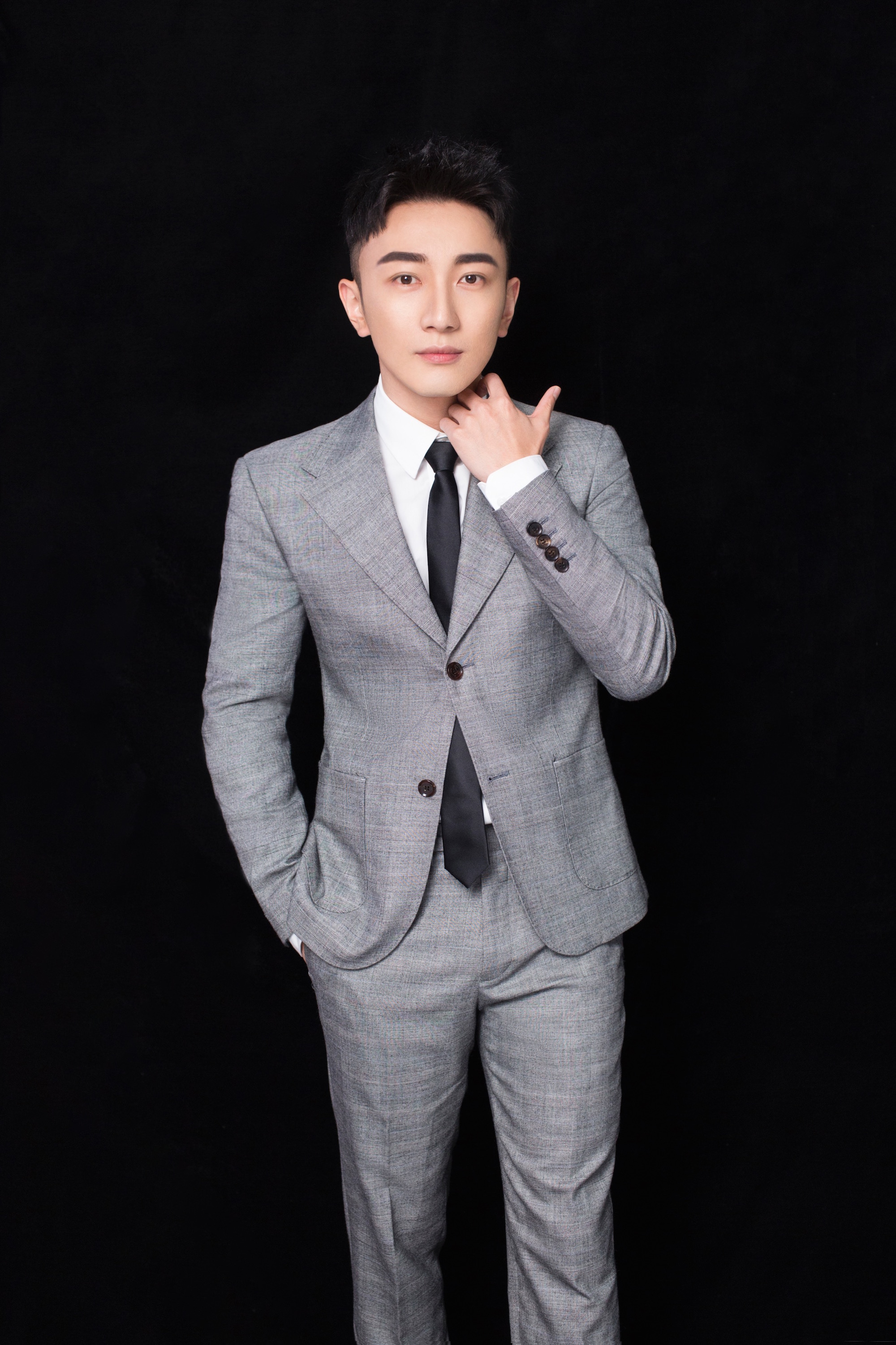  p data-id="go49aqo4uw">蔺清瑜,男,主持人,现担任江苏卫视《 a