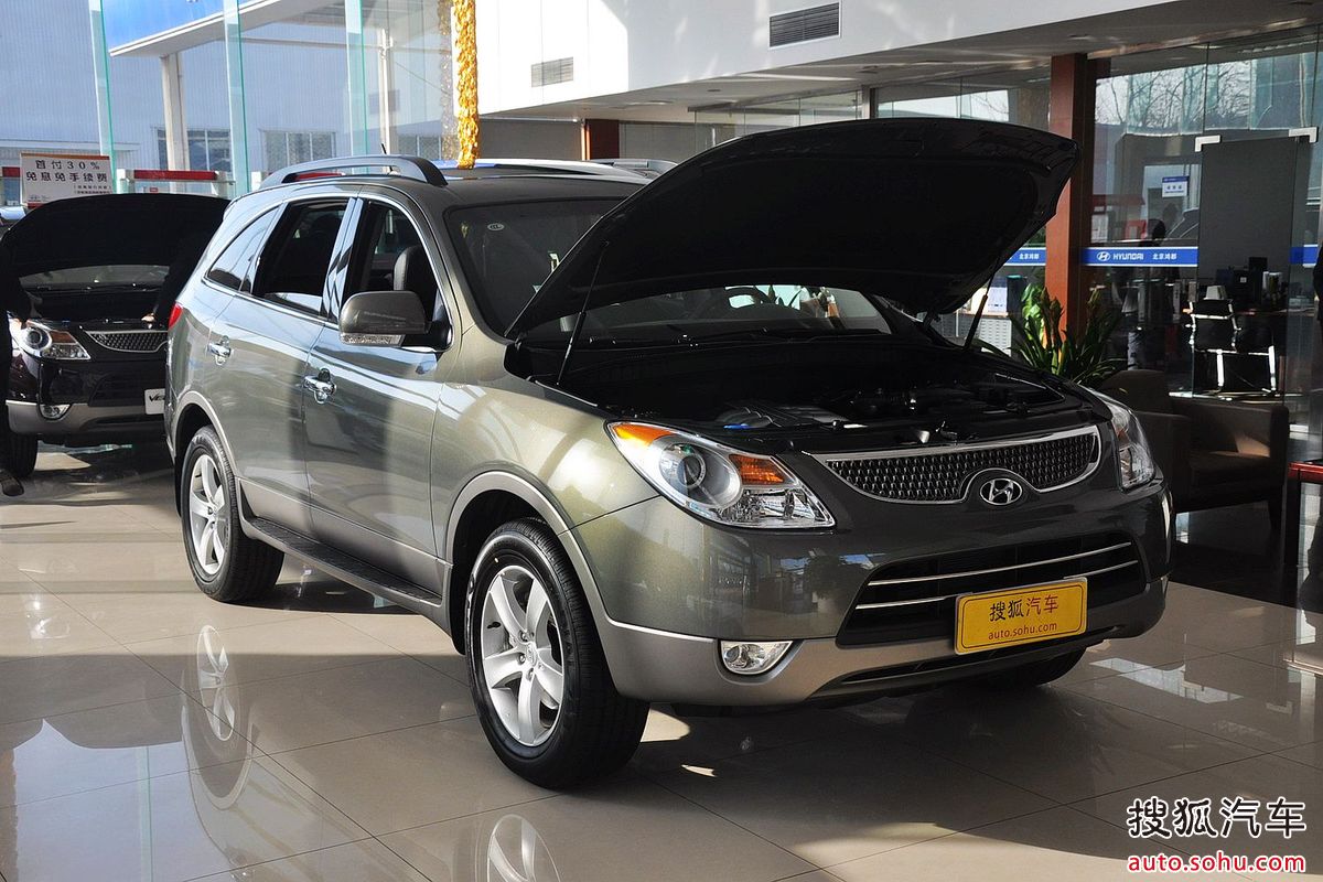 柔和,综合油耗在12l/100km到15l/100km之间,是现代品牌中的高档suv