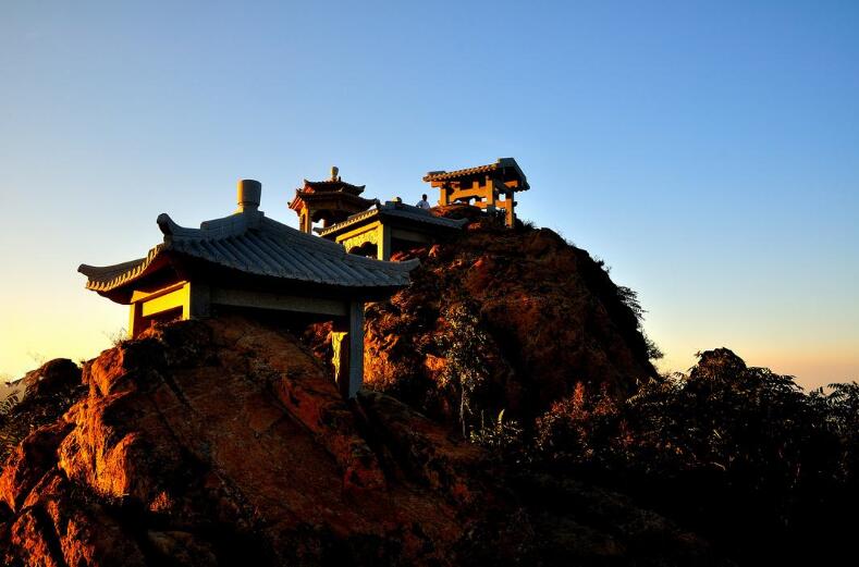  p>文峰山位于山东省临沂市 a href="#">兰陵县 /a>城西部,地处苏鲁