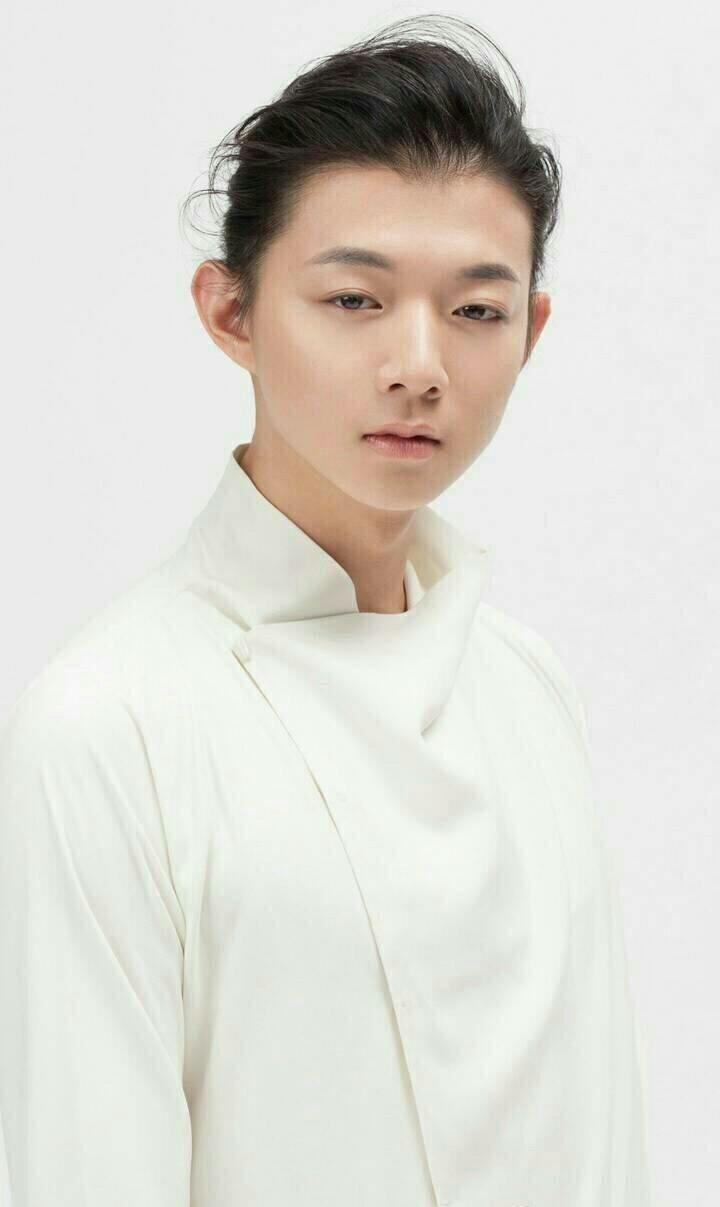  p>霍尊,1990年9月18日出生于上海,中国内地男歌手,音乐人,毕业于 a