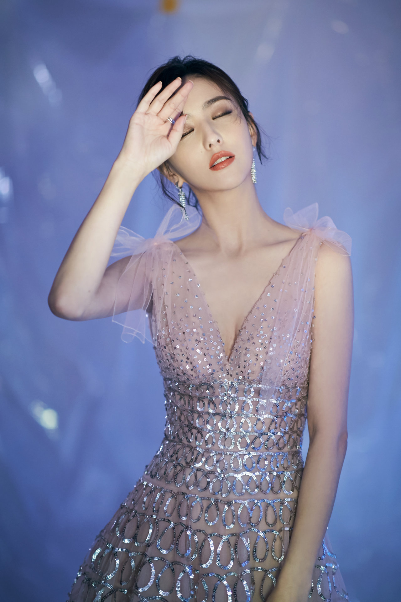  p>佟丽娅,1983年8月8日出生于新疆伊犁察布查尔,中国内地影视女演员