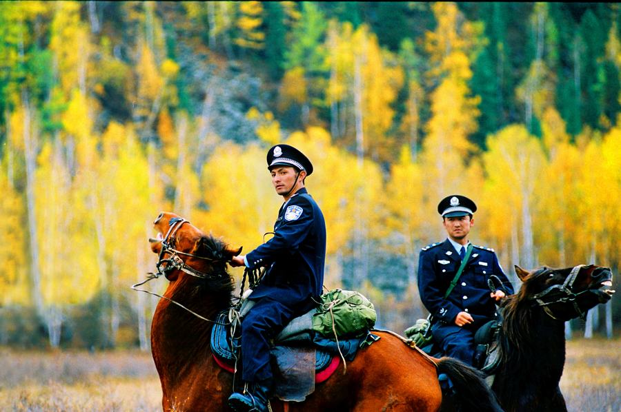  p>《风雪狼道》是由天山电影制片厂,中国电影集团公司出品,高峰执导