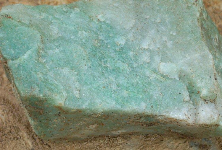  p>佘太翠,佘太玉一种产自内蒙的玉石,2007年才被开采出来,于2008年被