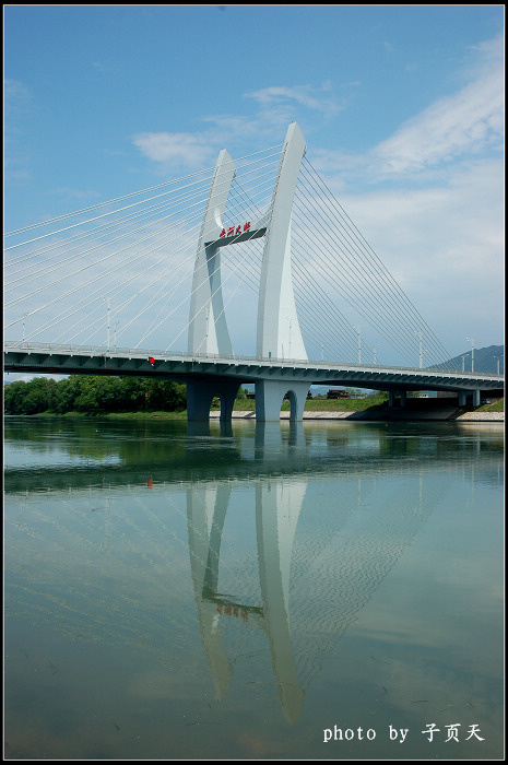  p>桂林市漓江南洲大桥是在建的东二环路工程的重要组成部分,是广西