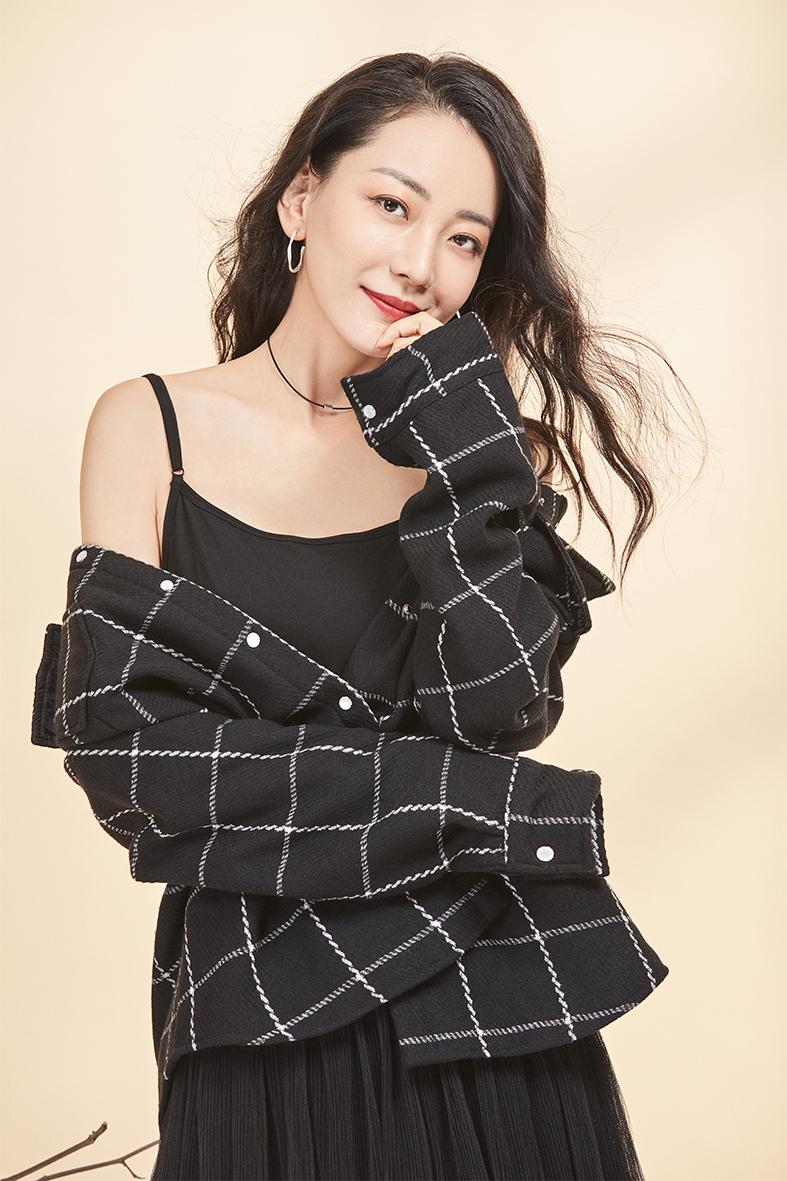  p data-id="gnx7g9oq6k">舒遥,中国大陆女演员,新生代女艺人.