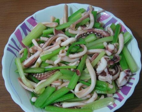 芹菜鱿鱼