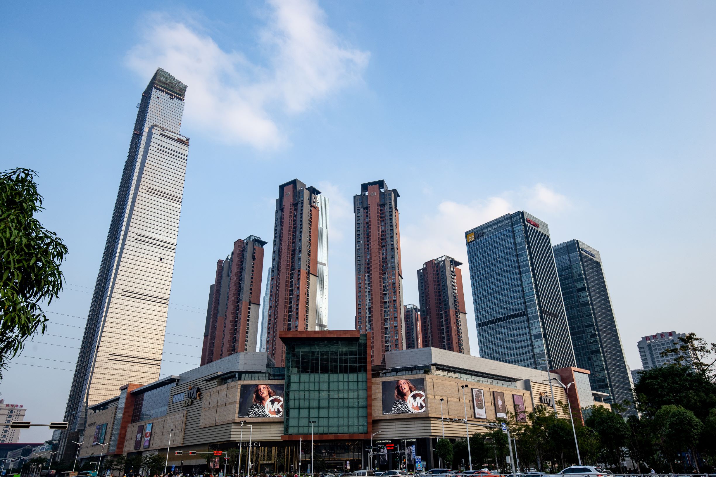 广西华润大厦(china resources tower guangxi)位于南宁市商务核心