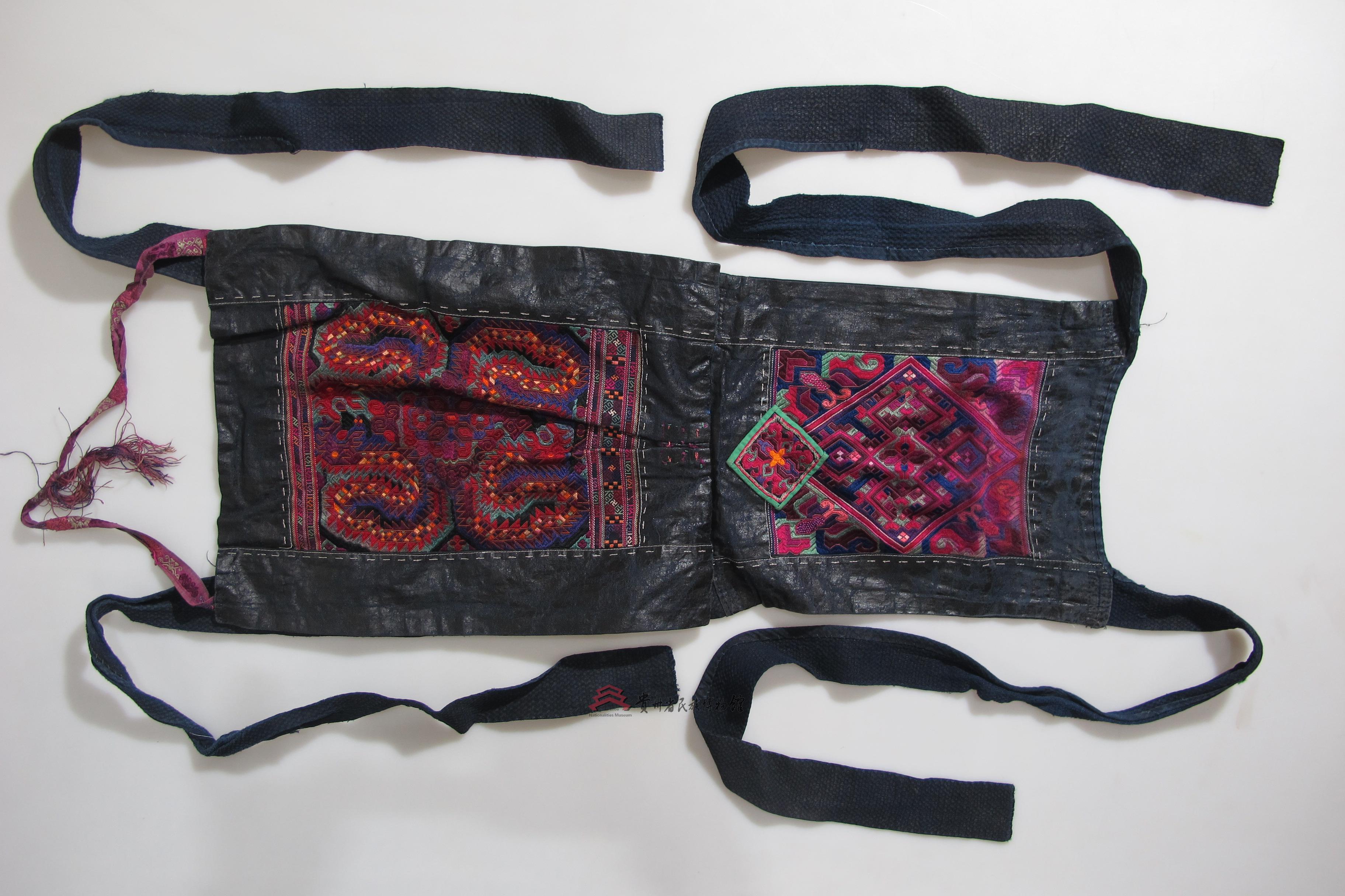 民国榕江苗族平绣龙纹蝶纹背带