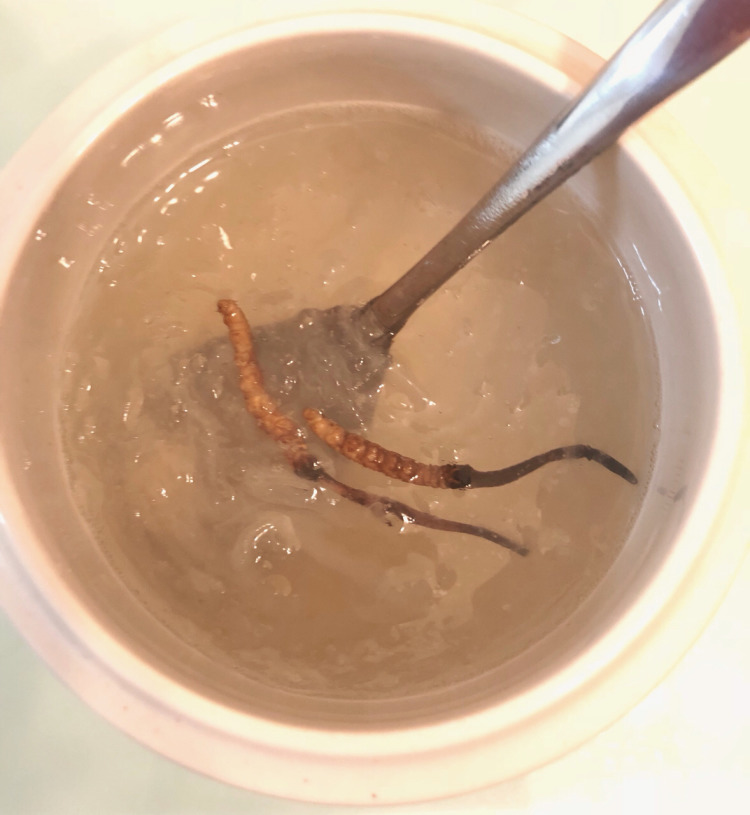  p>虫草炖燕窝是一道以虫草和燕窝为主料的菜品. /p>