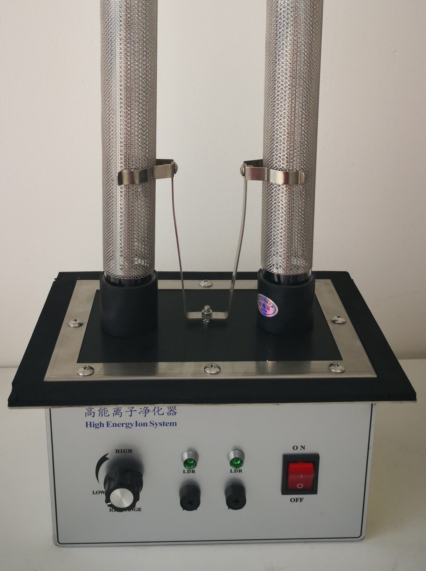 离子发生器,是利用高压变压器将工频电压升压到所须电压的方法产生负