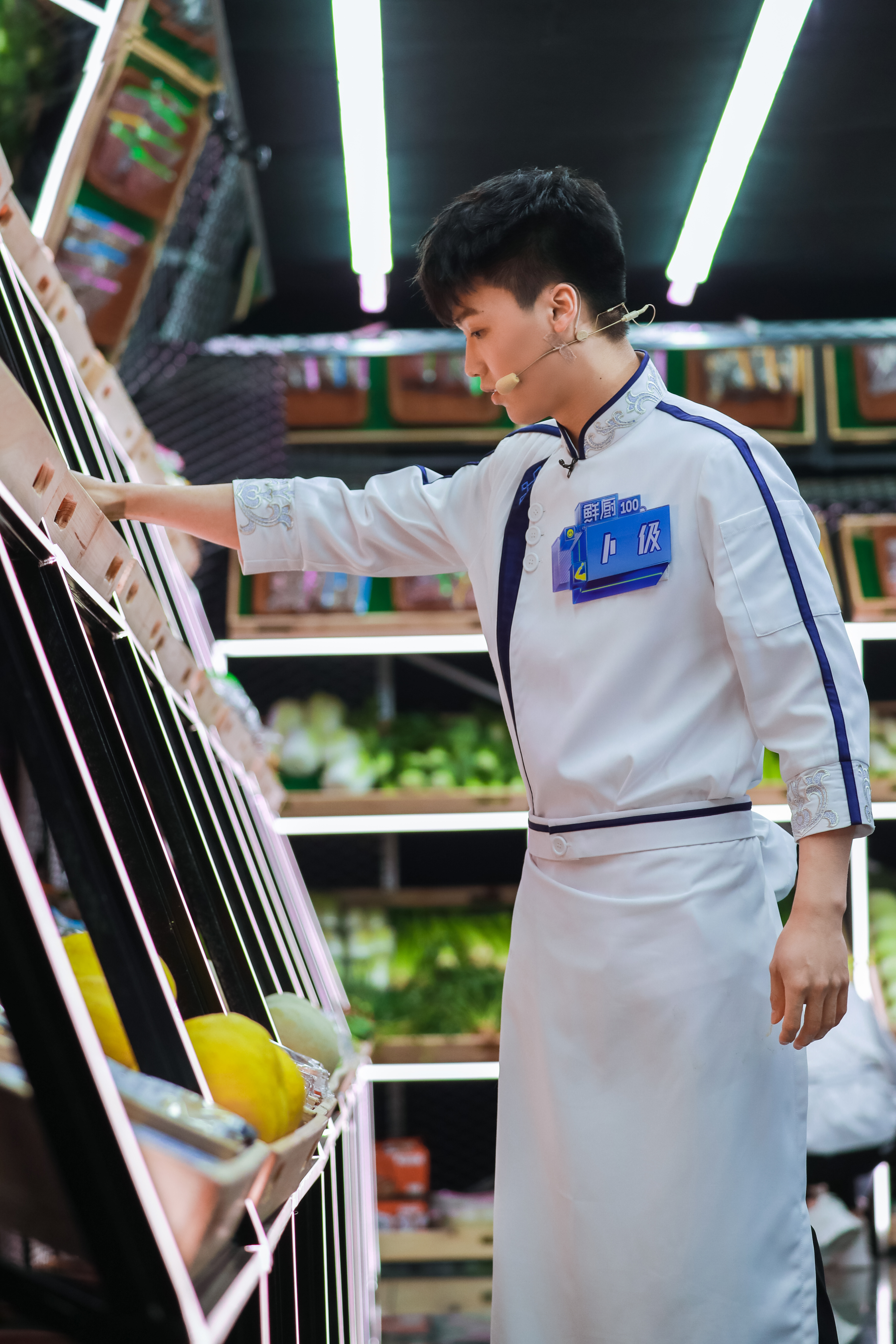  p>卜伋,男,参加湖南卫视大型美食真人秀《鲜厨100第二季》节目录制, 