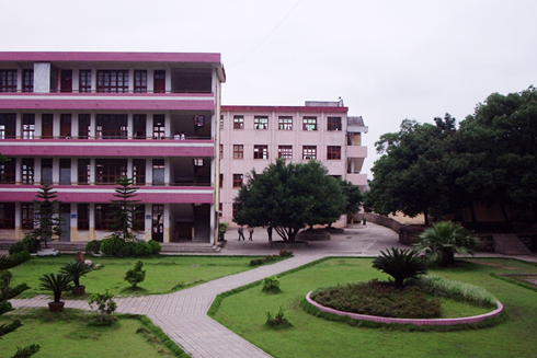  p>宁德七中位于明朝刑部尚书林聪的家乡——七都镇,创办于1986年