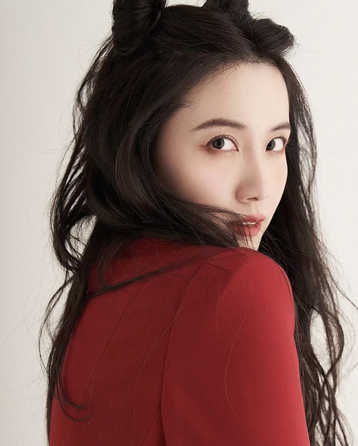  p data-id="gnbsajpjgx">白澜,中国内地影视女演员,毕业于北京电影