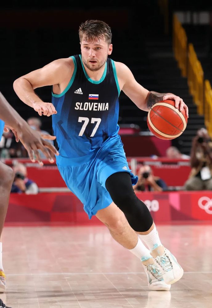  p>卢卡·东契奇(luka don  i  ),1999年2月28日出生于 a target="