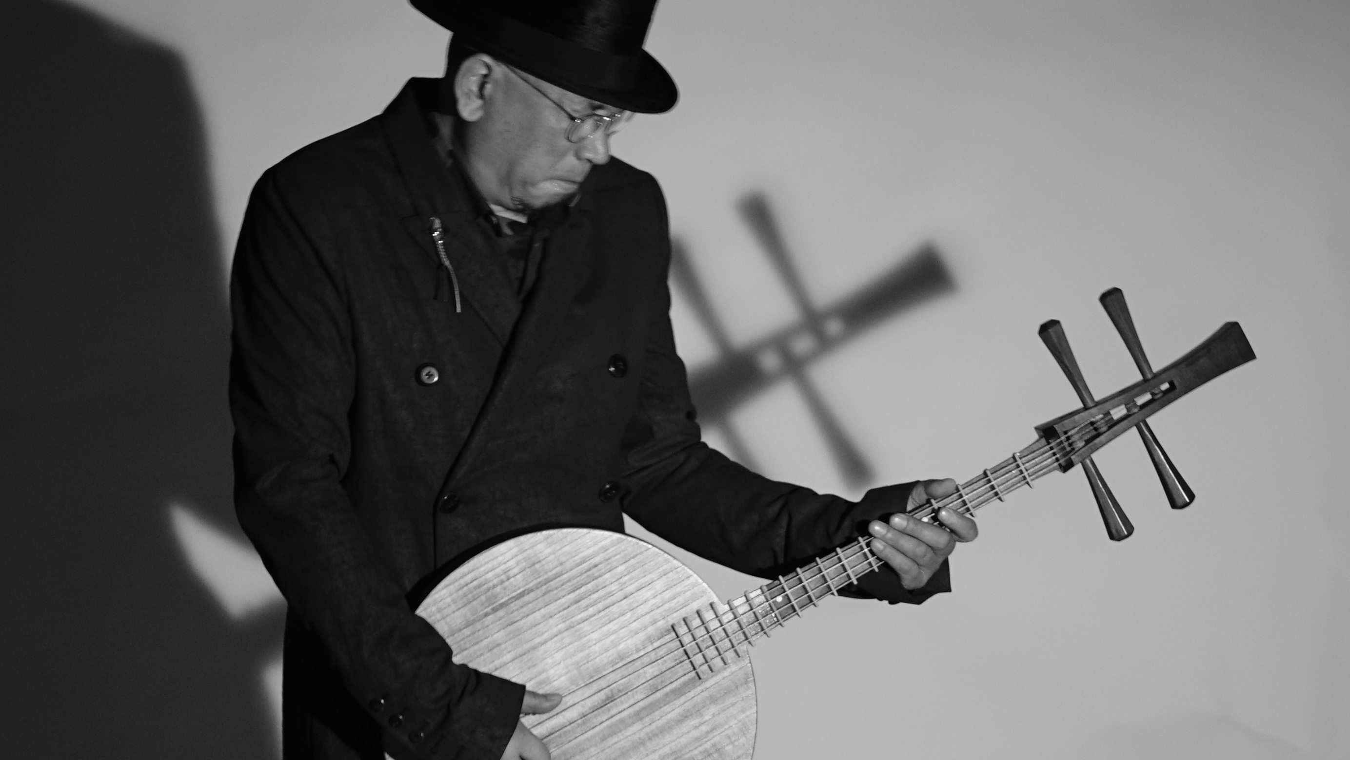 data-id="gnvi6y3032">冯满天,1963年3月13日出生,中国中阮,月琴演奏