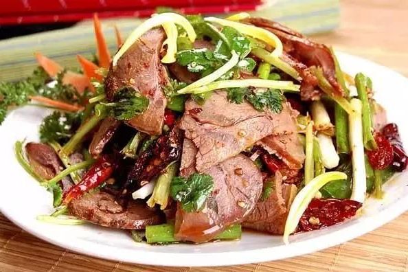 主要有牛撒撇,猪肉撒撇(傣族称"撒达鲁"),鱼撒撇(傣语称"巴撒").