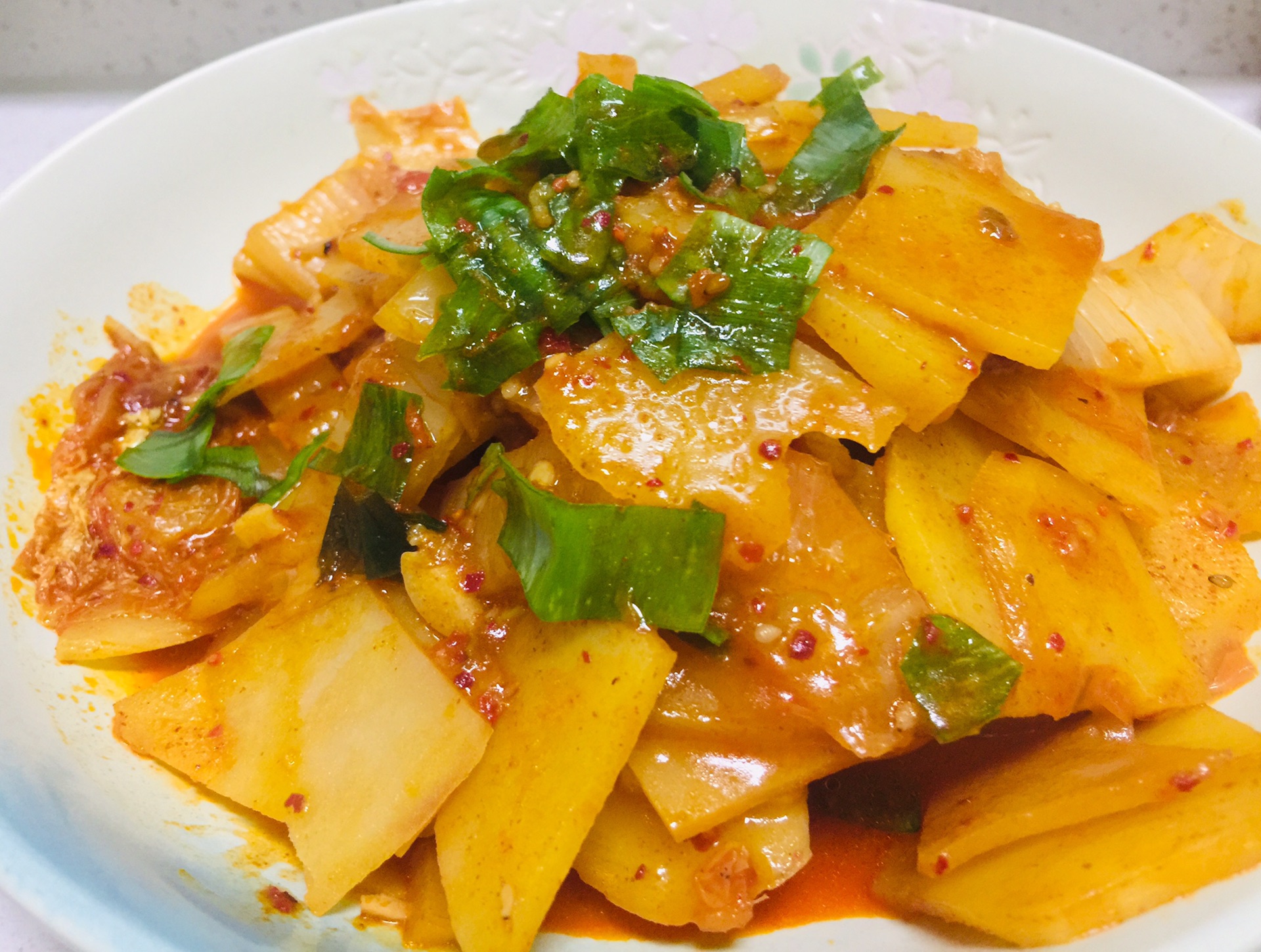  p data-id="gnx2p6o9oq">炒洋芋片是一道菜品,主要制作材料有洋芋