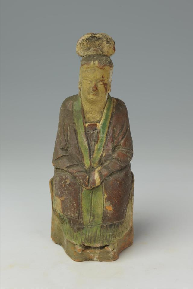 宋三彩陶妇人坐俑